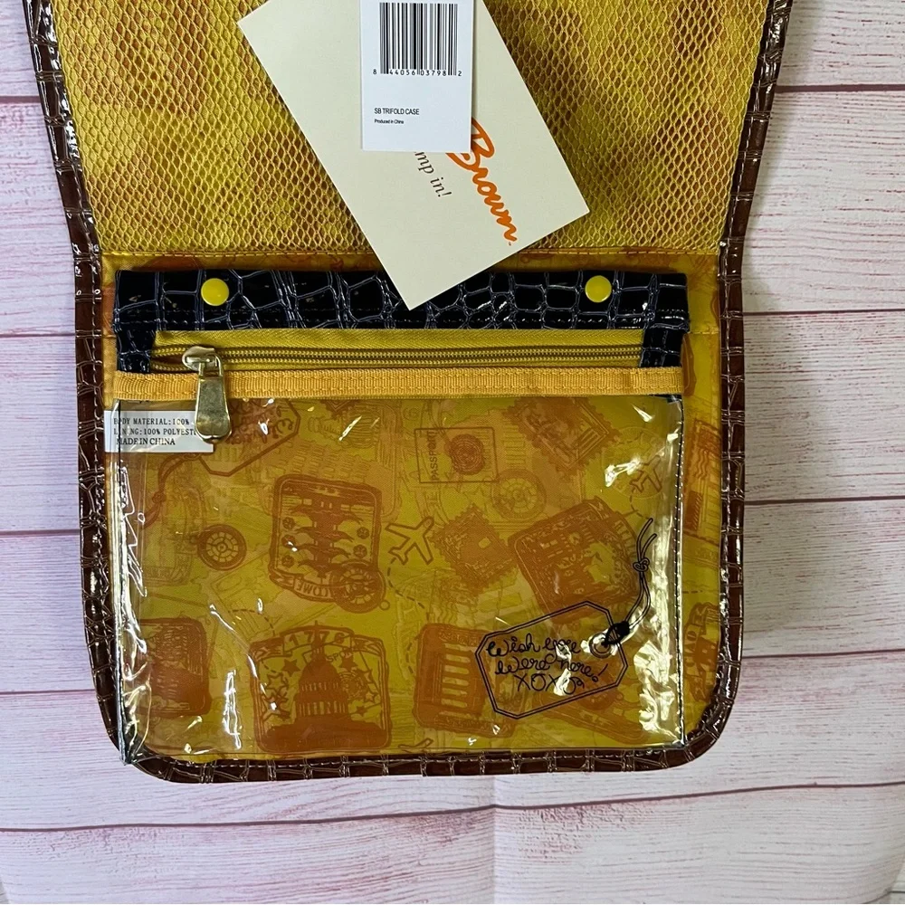 Samantha Brown trifold velcro’s